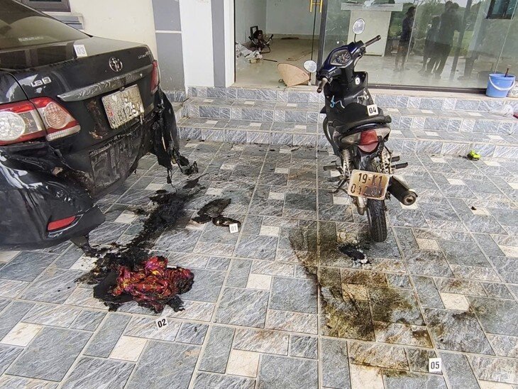 Đem xăng đốt ô tô hàng xóm giữa đêm vì mâu thuẫn